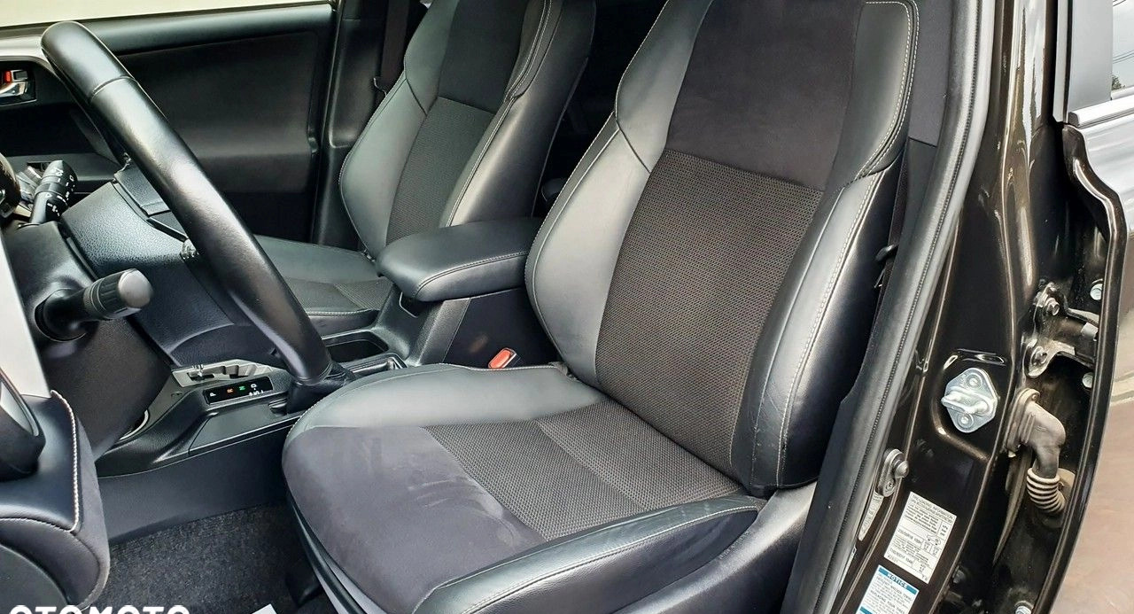 Toyota RAV4 cena 119900 przebieg: 72079, rok produkcji 2018 z Sulejówek małe 781